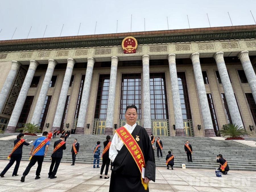 斑蝥虫斑马条班台班椅斑马鱼实验纸室搬家公司西藏科技搬家搬厂工作者达娃搬运车：深耕
