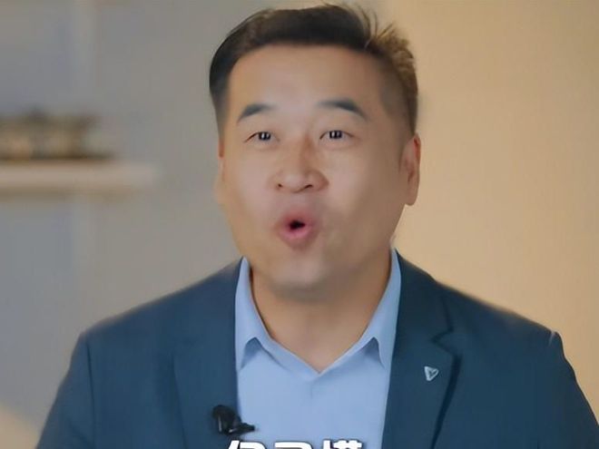 林更新做东北乱炖得到特级厨师好评网友：他给大厨塞红包了？